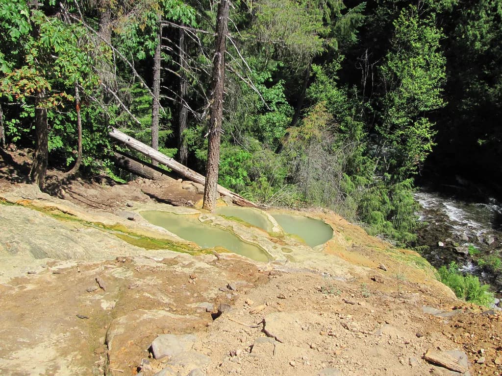 Borax Hot Spring, Oregon: Boiling Ground & Protected Lake