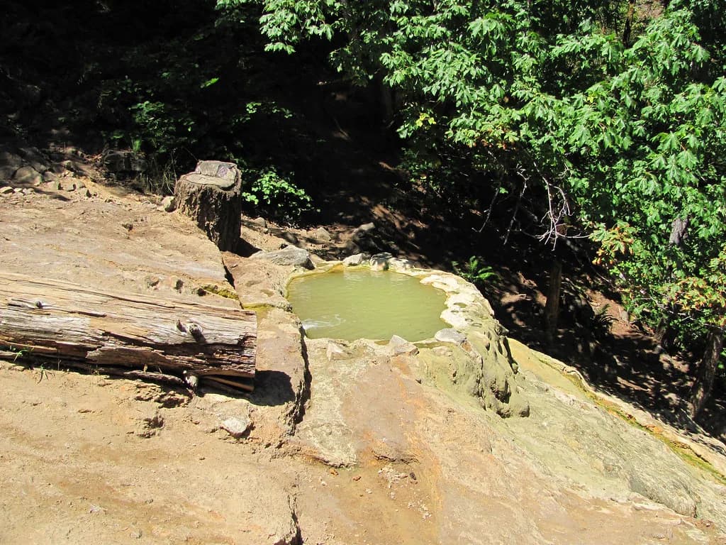 Umpqua Hot Springs, Oregon: Pools, Hike & Toketee Falls Stop