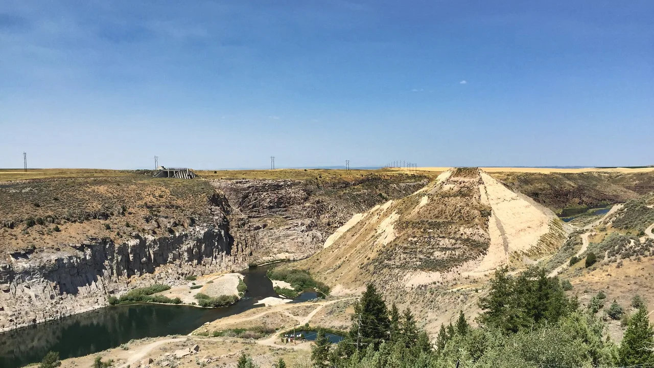 Ruins of Teton Dam, about 31 km from Heise Hot Springs, Idaho